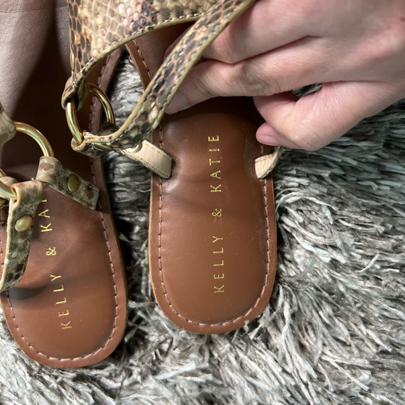 KELLY & KATIE SNAKE THONG SANDALS - Picture 2 of 3